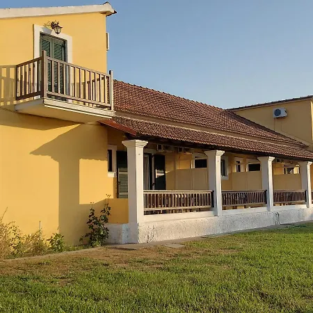 Giannoula Apts 公寓式酒店 3*