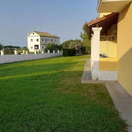 Giannoula Apts 3* Asztrakerí